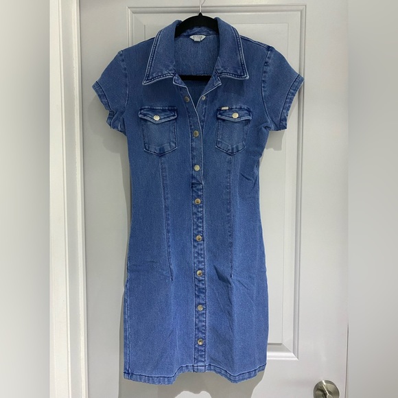 Guess Dresses & Skirts - GUESS Dress (barely used!)